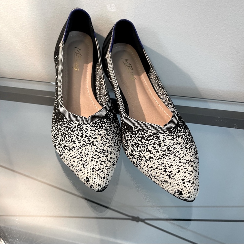 Summer soft shoe spackle cream and black with a hint of royal blue